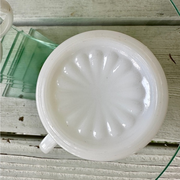 ANCHOR HOCKING, BUBBLE MILK GLASS, SUGAR BOWL & CREAMER SET. - Picture 7 of 11